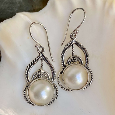 ER 15329-(HANDMADE 925 BALI STERLING SILVER EARRINGS WITH WHITE MABE PEARL)
